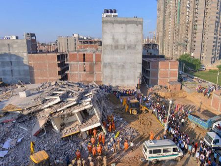 মৃতের সংখ্যা বেড়ে হল ৯, দেখুন নয়ডায় অকুস্থলে কী চলছে