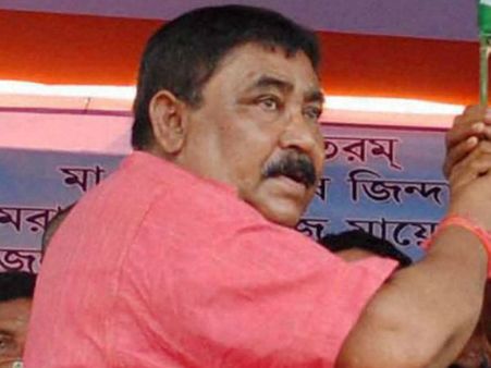 অনুব্রতর ঢঙেই পুলিশের উর্দি খুলে নেওয়ার হুঁশিয়ারি, কাঠগড়ায় তৃণমূলের ব্লক সভাপতি