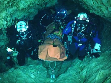 থাই-গুহা থেকে উদ্ধার ১১ তম কিশোর, বাকিদের অপেক্ষায় রুদ্ধশ্বাস প্রহর গুনছে গোটা বিশ্ব