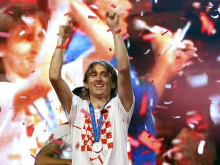 ‘চ্যাম্পিয়ন’ ক্রোয়েশিয়াকে জাঁকজমক ভাবে স্বাগত জানলেন ক্রোটরা