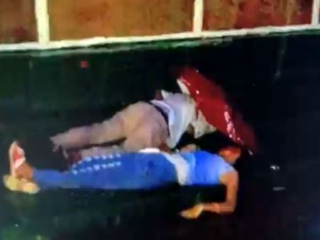 কলকাতায় বজ্রাঘাত! বিয়ের কেনাকাটা করে ফেরার পথে মৃত্যু যুবকের