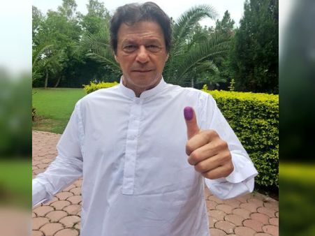 ১৯৯২ ক্রিকেট বিশ্বকাপ জয়ের স্মৃতিতে ফিরলেন ইমরান, গাড়িতে উদ্দাম সেলিব্রেশন, ভাইরাল ভিডিও