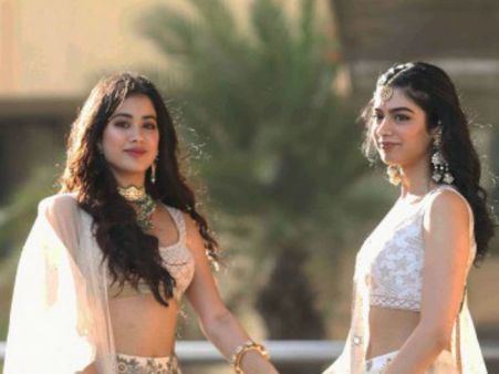 জাহ্নবীর পর খুশিও আসছেন বলিউডে! জল্পনা উস্কে দিলেন বনি