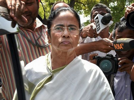 বার্তা দিয়েই ক্ষান্ত নন, সটান কলেজে হাজির মমতা! ভর্তি-সমস্যা মেটাতে নয়া উদ্যোগ