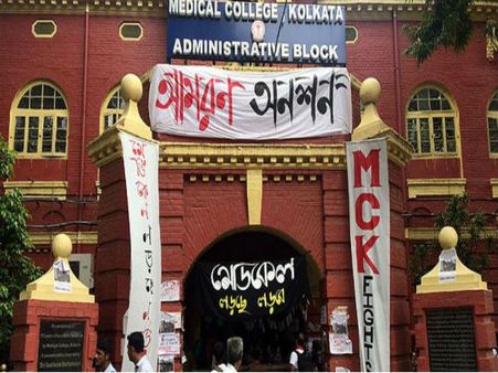 জেদের কাছে বশ্যতা মানতে নারাজ সরকার, মেডিক্যালের অনশন পরিস্থিতি জটিল, বিবৃতি শঙ্খর