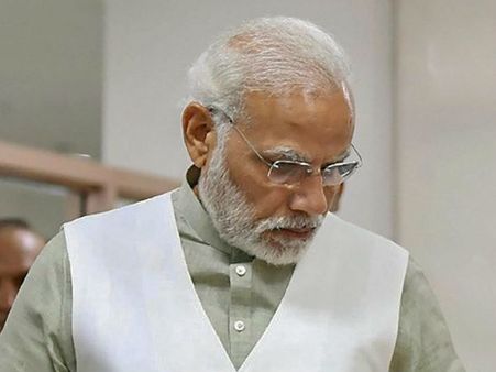 দুদিনে কমল মোদীর ২.৭ লক্ষ ফলোয়ার! জনপ্রিয়তায় ধস নাকি ভোজবাজি