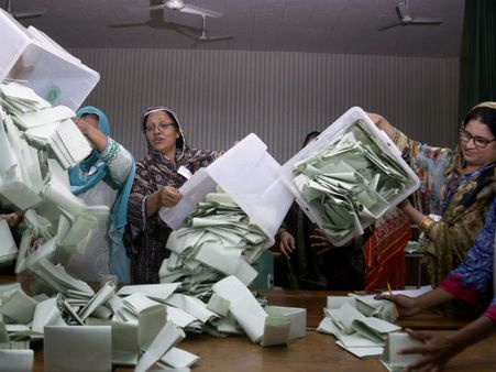 পাকিস্তানে কি ফের পুনর্নির্বাচন! বিরোধীদের নতুন দাবি ঘিরে শোরগোল