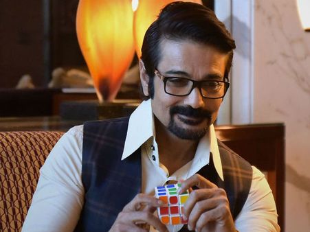 প্রসেনজিতের হাত ধরে ছোট পর্দায় আসছে সুনীল গঙ্গোপাধ্যায়ের এই উপন্যাসটি