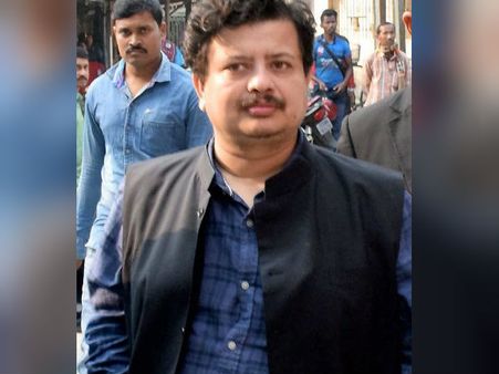 ‘একুশে’র মঞ্চে বড় চমক, কট্টর বামপন্থী ‘বুদ্ধ-শিষ্য’ ঋতব্রত হাজির মমতার সমর্থনে