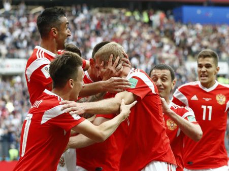 ঘরের মাঠে খেলা তারকাদের নিয়ে দল সাজিয়েছে আয়োজক দেশ রাশিয়া, কারা রয়েছেন দলে