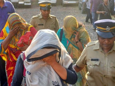 মানব পাচার রুখতে আসছে বিল, এতে কী কাজের চেয়ে অকাজই বেশি হবে