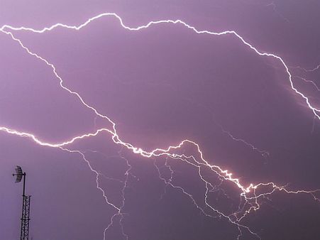 মেঘভাঙা বৃষ্টির সঙ্গে বাজের দাপট বর্ষার বাংলায়, পাঁচ জেলায় কাড়ল ৮ প্রাণ