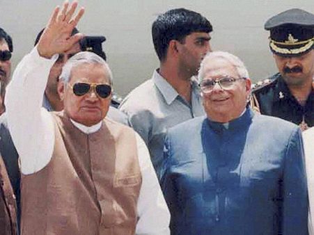 ভারতরত্ন অটল বিহারী বাজপেয়ীর জীবনী একনজরে 