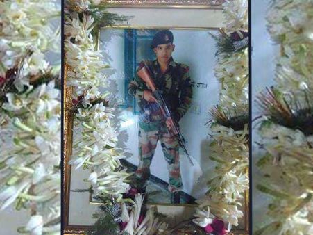 ভোরের চা খাওয়া হয়নি গঙ্গাধরের, জঙ্গিদের বিরুদ্ধে রুখে দাঁড়ানো ছেলের কথা ভেবে গর্ব বোধ করেন শিখা