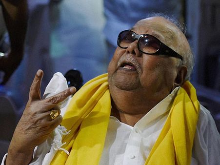 নিজের কফিনে অন্তিম বার্তা ৩৩ বছর আগেই ঠিক করে ফেলেছিলেন করুণানিধি