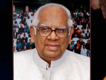 লোকসভার ইতিহাসের এই লজ্জাজনক বিতর্কটি দাপটে সামলেছিলেন 'স্পিকার' সোমনাথ