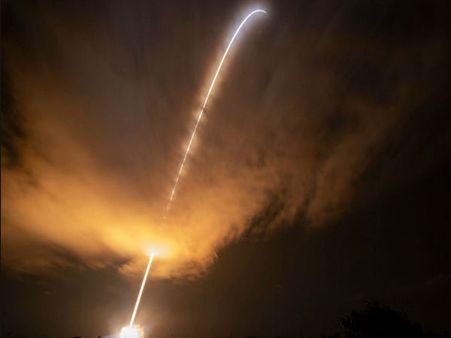 শুরু হল সূর্য ছোঁয়ার অভিযান! ছবিতে দেখুন 'পার্কার সোলার প্রোব' লঞ্চের বিভিন্ন মুহূর্ত