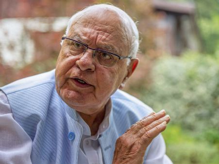 'ভারত মাতা কী জয়' স্লোগান দেওয়ায় কাশ্মীরের প্রাক্তন মুখ্যমন্ত্রীকে হেনস্থা