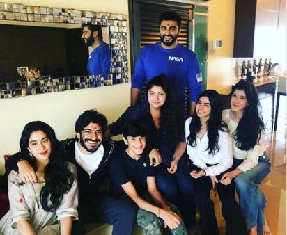 জাহ্নবী-খুশিদের সঙ্গে চলল অর্জুনের খুনসুটি! রাখির দিনের কিছু বিরল দৃশ্য ধরা পড়ল ক্যামেরায়