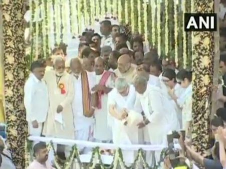 হরিদ্বারে অস্থিকলস যাত্রা শেষে বাজপেয়ীর অস্থি বিসর্জন, দেখুন ভিডিও