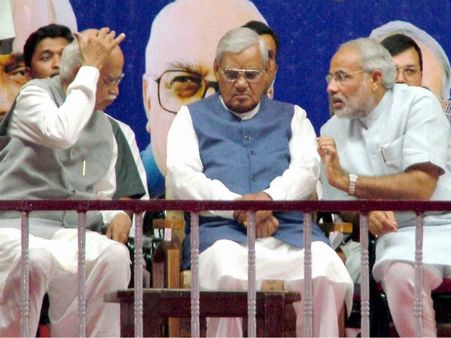 বাজপেয়ীর রাজনৈতিক উত্তরসুরীর তালিকায় ছিলেন না মোদী