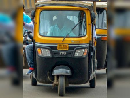 গন্তব্যের পৌঁছাবার আগে থেমে গেল অটো, মহিলাযাত্রীর সামনেই চলল অশ্লীল আচরণ