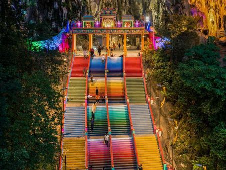 রঙ করা নিয়ে বিতর্ক - মালয়েশিয়ার বিখ্য়াত হিন্দু মন্দির হারাতে পারে তার হেরিটেজ তকমা