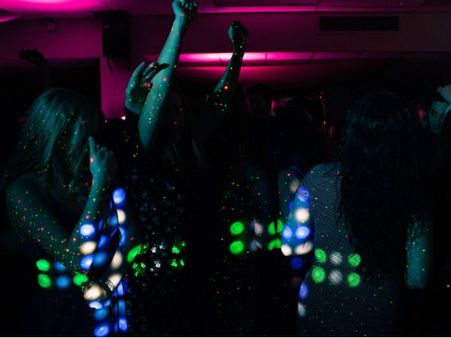 পানশালায় পুলিশি হানা, উদ্ধার হল ৫৫ তরুণী, গ্রেফতার ১১