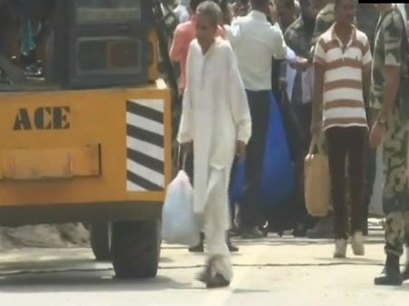 ৩৬ বছর পাকিস্তানের জেলে বন্দি গজানন্দ বাড়ি ফিরেছেন স্বাধীনতা দিবসের আগে