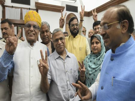 নরেন্দ্র মোদী থেকে গুলাম নবি আজাদ, হরিবংশ নারায়ণের প্রশংসায় পঞ্চমুখ সকলেই