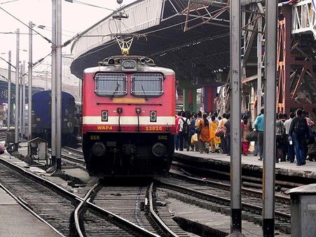 হাওড়া স্টেশনে ঢোকার মুখে লাইনচ্যুত ট্রেন, ব্যাহত ট্রেন চলাচল