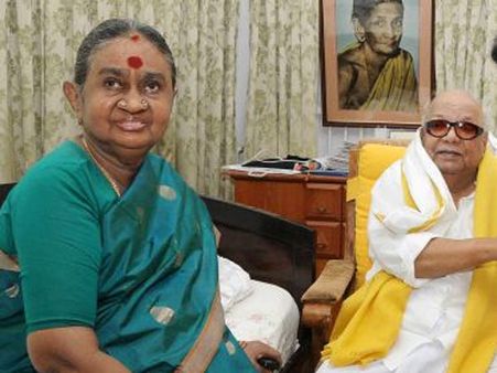 এবার অসুস্থ হয়ে হাসপাতালে করুণানিধির স্ত্রী দয়ালু, ফের উৎকণ্ঠায় ডিএমকে