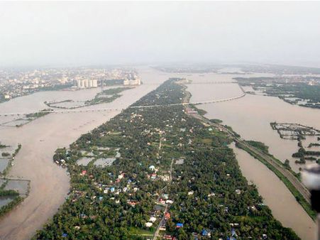 কেরলের বন্যা শুধুই ‘গুরুতর’, ‘জাতীয় বিপর্যয়’ নয়! রাহুলের দাবি নস্যাৎ মোদী সরকারের