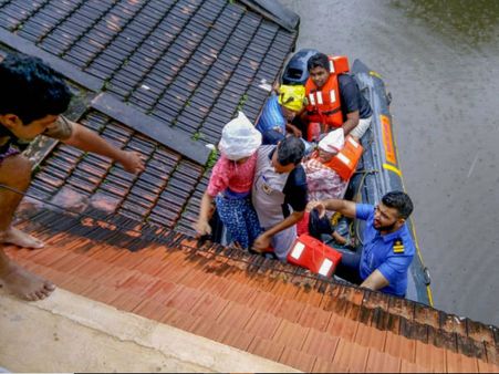বিরামহীন উদ্ধার কাজ - ছবি ও ভিডিওয় দেখুন কিভাবে চলছে 'অপারেশন মদত'