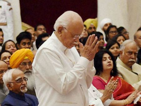 বাজপেয়ীর প্রয়াণে বড় একা লাগে আদবানীর! ৬৫ বছরের মিত্রতার স্মৃতিই শুধু পাথেয়