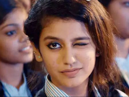 মুক্ত প্রিয়া প্রকাশ ভারিয়ার - প্রধান বিচারপতির তীব্র কটাক্ষে বাতিল মামলা