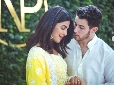 প্রিয়াঙ্কা-নিকের বাগদান-পার্টিতে আলিয়া থেকে আম্বানিরা, দেখুন জমজমাট আসরের ছবি