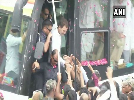 রাহুলের হাত ধরে ভোটপ্রচারে দামামা বিজেপি শাসিত রাজ্যে! জয়পুরে মানুষের ঢল, দেখুন ভিডিও
