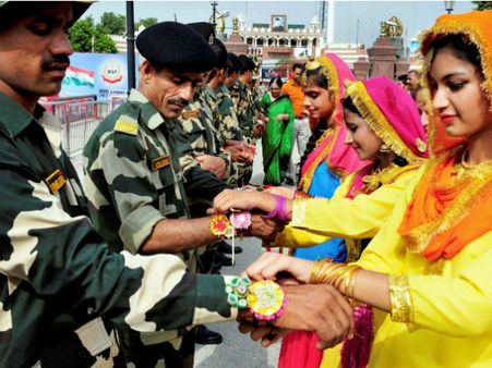আলেকজান্ডার থেকে রবীন্দ্রনাথ, জড়িয়েছেন রক্ষা বন্ধনে - পুরাণ, ইতিহাস ও এই উৎসবের গুরুত্ব