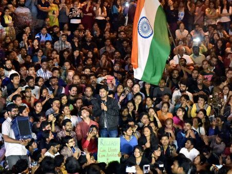 সরকার ও তার নীতির সমালোচনা করা মানেই দেশদ্রোহিতা নয়, সাফ জানাল ল' কমিশন