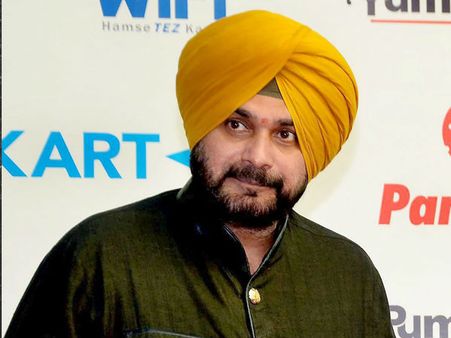 'বন্ধুর শপথ গ্রহণ বিশেষ মুহূর্ত' - ভালবাসা আর প্রার্থনা নিয়ে পাকিস্তান পৌঁছলেন সিধু