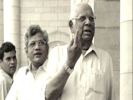 দলের ঊর্ধ্বে নিজেকে নিয়ে যেতে পেরেছিলেন সোমনাথ চট্টোপাধ্যায়, অনিয়মে হানতেন কুঠারাঘাত