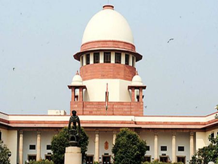 গ্রেফতার হওয়া ৫ অ্যাক্টিভিস্টকে গৃহবন্দি রাখার নির্দেশ, শুনানিতে আর কী বলল সুপ্রিম কোর্ট