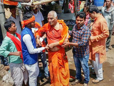 বাজপেয়ীকে শেষ শ্রদ্ধা জানাতে গিয়েও অসহিষ্ণুতার শিকার, আক্রান্ত স্বামী অগ্নিবেশ