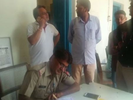 গুলি করে প্রধানশিক্ষককে 'সাজা' স্কুল ছাত্রের! যোগীর রাজ্যে বাড়ছে বেআইনি অস্ত্রের কারবার