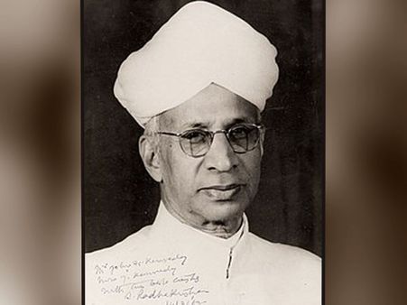 ডঃ রাধাকৃষ্ণণের এই বাণী আজও উৎসাহিত করে সমাজকে,শিক্ষক দিবসে ফিরে দেখা তাঁর বার্তা