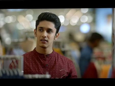 পুজোর বাজারে 'ভাইরাল' সুজয়দা! তরুণীদের হৃদয় হরণকারী এই পুরুষকে জানুন