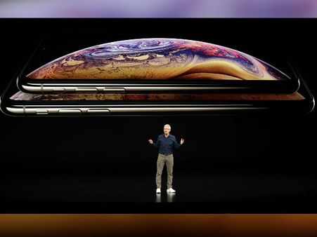 বাজার মাতাতে একসঙ্গে তিনটি আইফোন আনল অ্যাপল