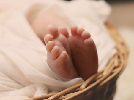 জন্মের পর ১৯ দিন যেতে না যেতেই সেলিব্রিটি করিশ্মা! সৌজন্যে 'মোদীকেয়ার'