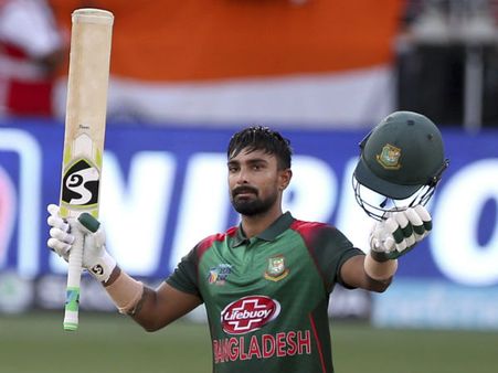 এশিয়া কাপ ২০১৮, স্বপ্নের শুরু, তারপরেও বাংলাদেশ আড়াইশ টপকাতে পারল না